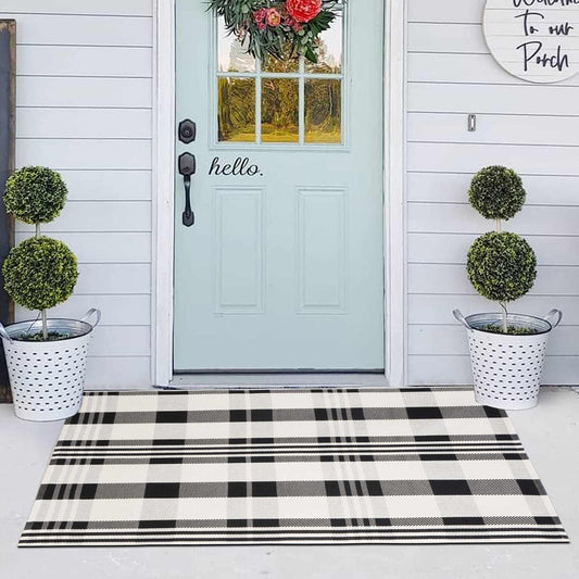 Buffalo Plaid Area Rug 27.5x43 in - White and Black Checkered